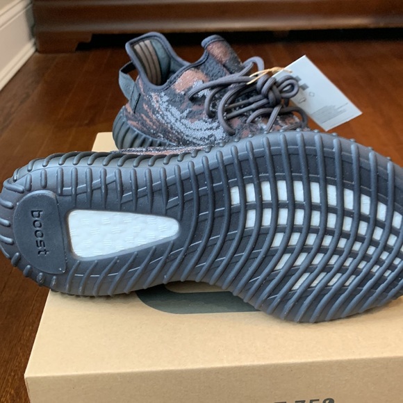 NWT Yeezy Boost 350 - Picture 3 of 5